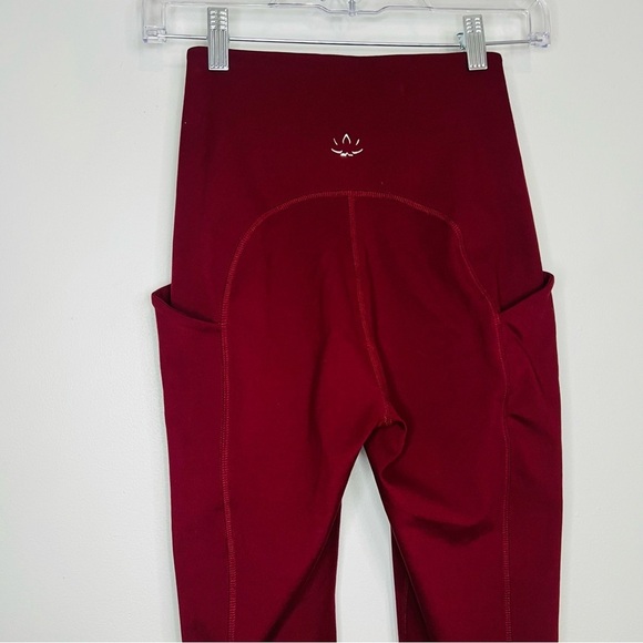 Beyond Yoga PowerBeyond Strive High Waist Pocket Midi Leggings size small - Picture 7 of 8